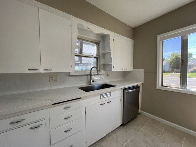 Building Photo - Bright and Welcoming Home with Modern Kitchen, Expansive Backyard & Flexible Living Space