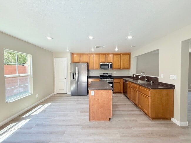 Building Photo - Cozy and charming 3-bedroom, 2.5-bath home