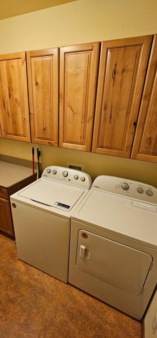 Building Photo - Beautiful 3 Bed 2 Bath One-Level Home Available in Quiet Neighborhood