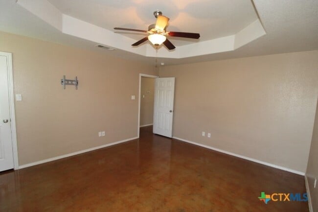Building Photo - 401 Rainbow Court