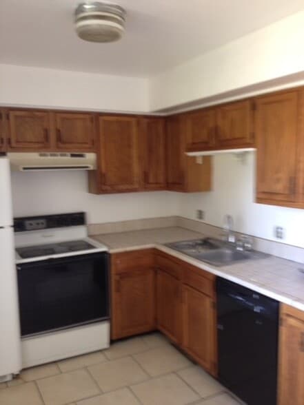 Sample unit photo - 1604 keswick Ave NE