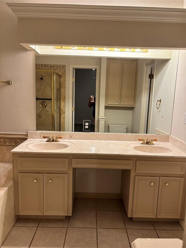 Building Photo - 4500 Abelia Dr