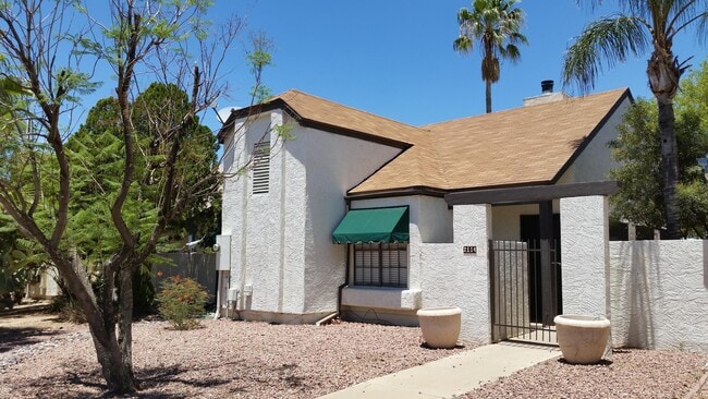 Building Photo - 2114 W Monona Dr