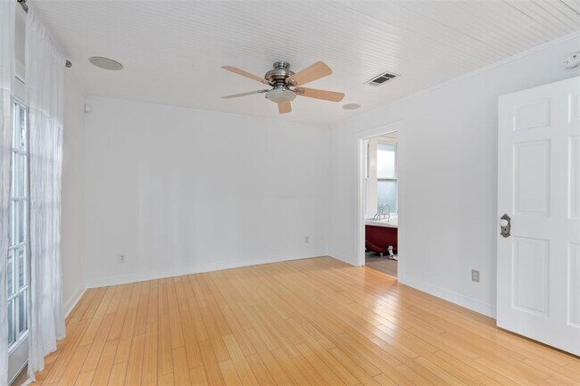 Building Photo - 1800 Waterston Ave