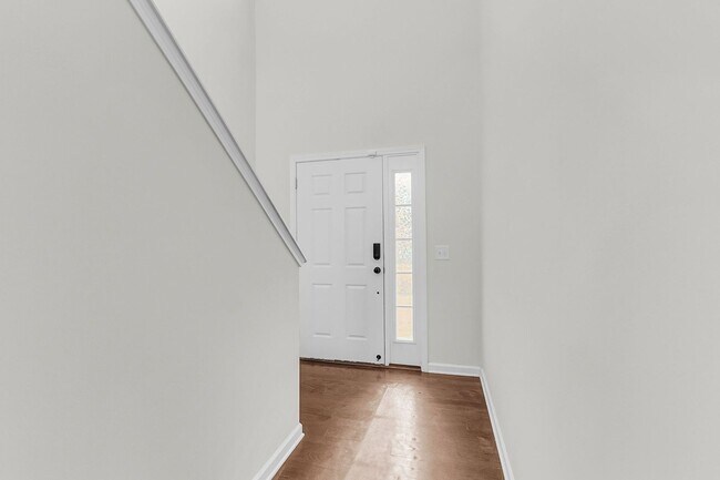 Building Photo - Spacious Summerville Home Near Historic Downtown
