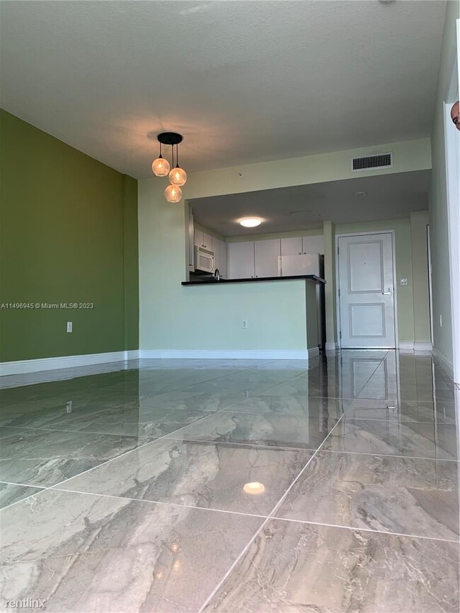 Building Photo - 1 br, 1.5 bath Condo - 1250 S Miami Ave Ap...