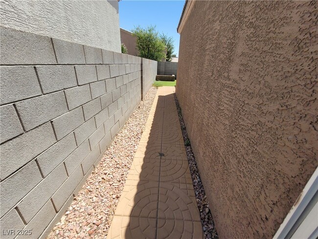 Building Photo - 5228 Mineral Lake Dr
