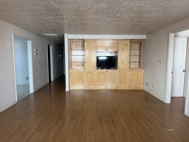 Building Photo - 1220 Monument Rd