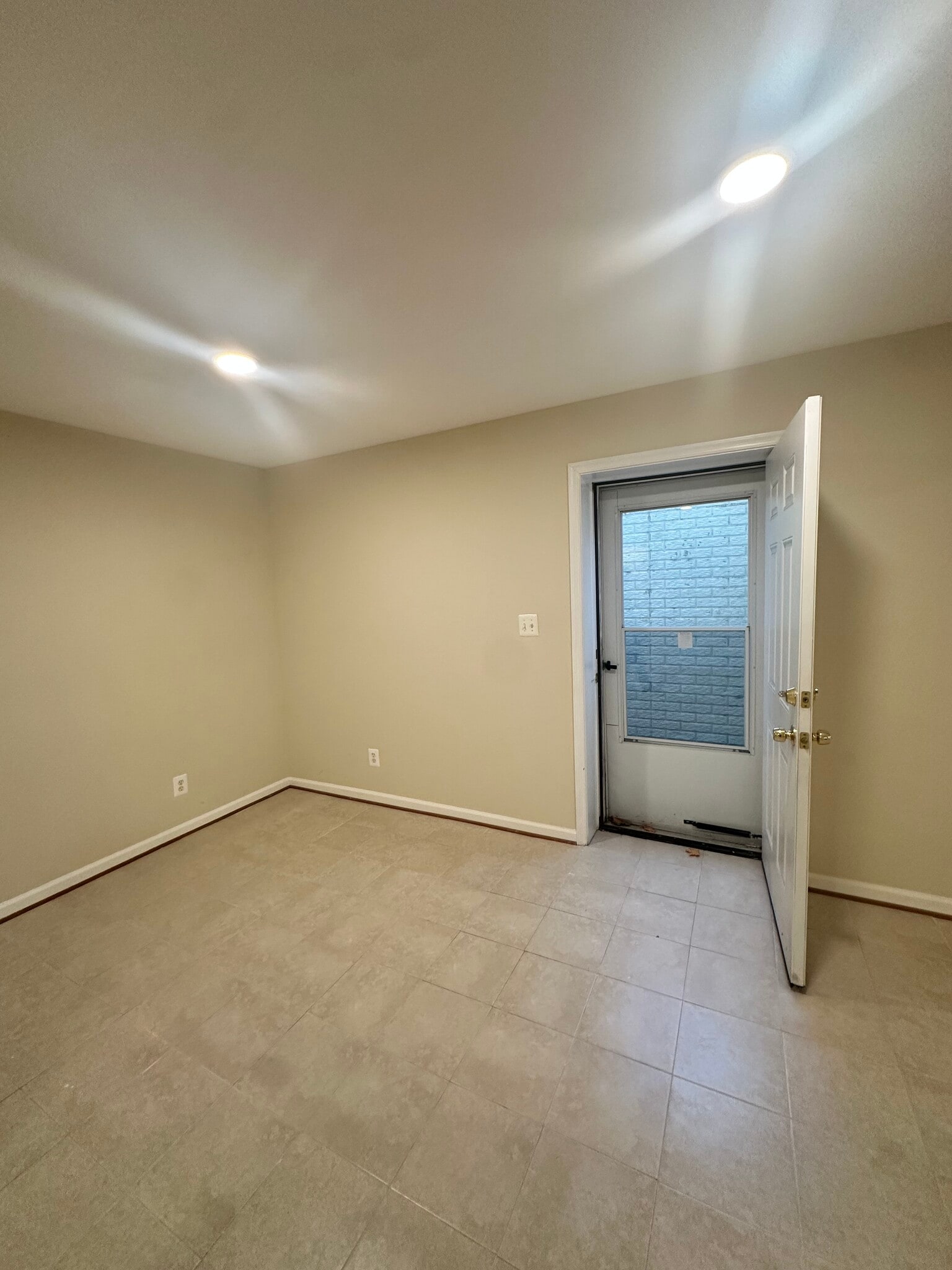 Building Photo - 2907 Dumas St