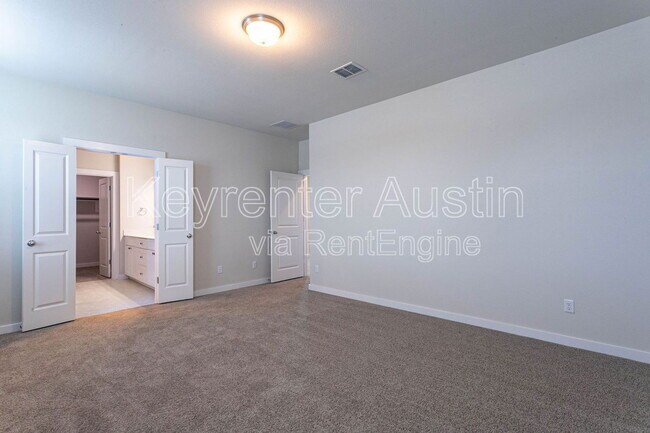 Building Photo - 2308 Mazmorra St
