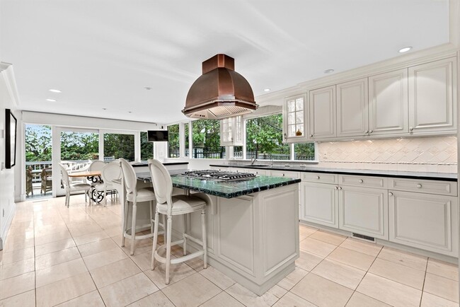 Building Photo - 25 Laurus Ln
