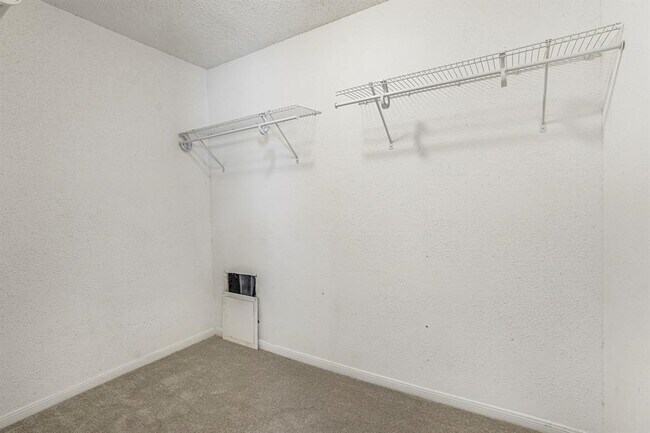 Building Photo - 17810 Crestline Rd