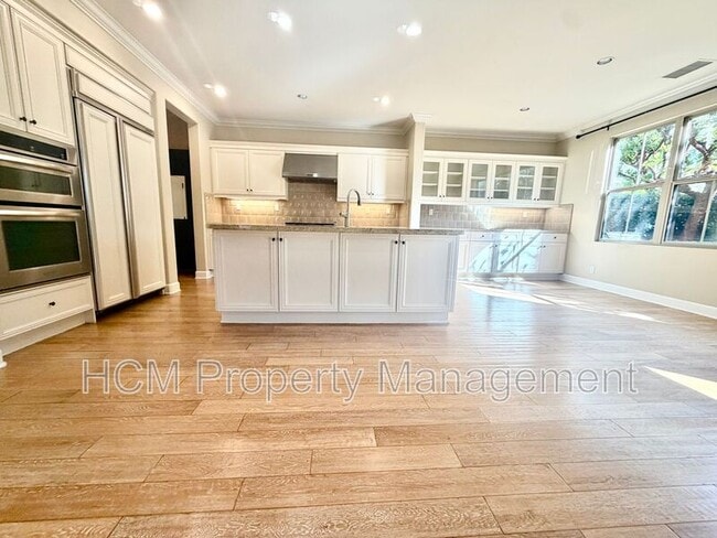 Building Photo - 52 Honeyrose