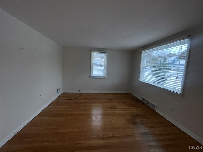 Building Photo - 3 Wills Dr