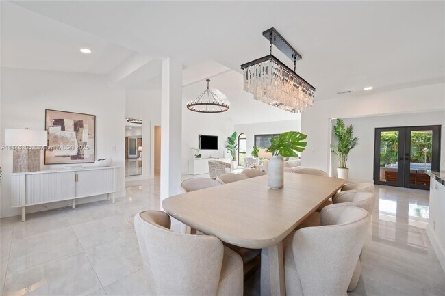 Building Photo - 2600 Yacht Club Blvd