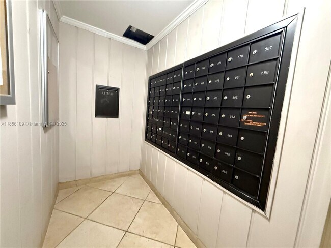 Building Photo - 1266 S Military Trail