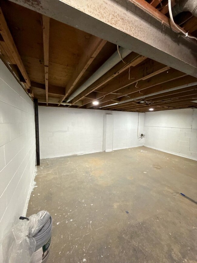 Building Photo - Newly Renovated 3BR Home on a Quiet Cul-de-Sac | Spacious Yard & Basement