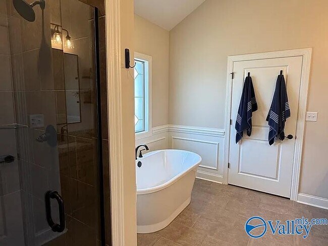 Building Photo - 26316 Woodfield Dr