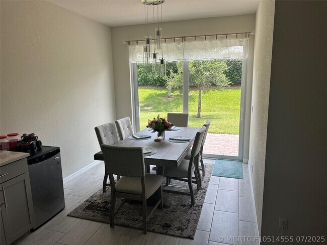 Building Photo - 10179 SW Captiva Dr