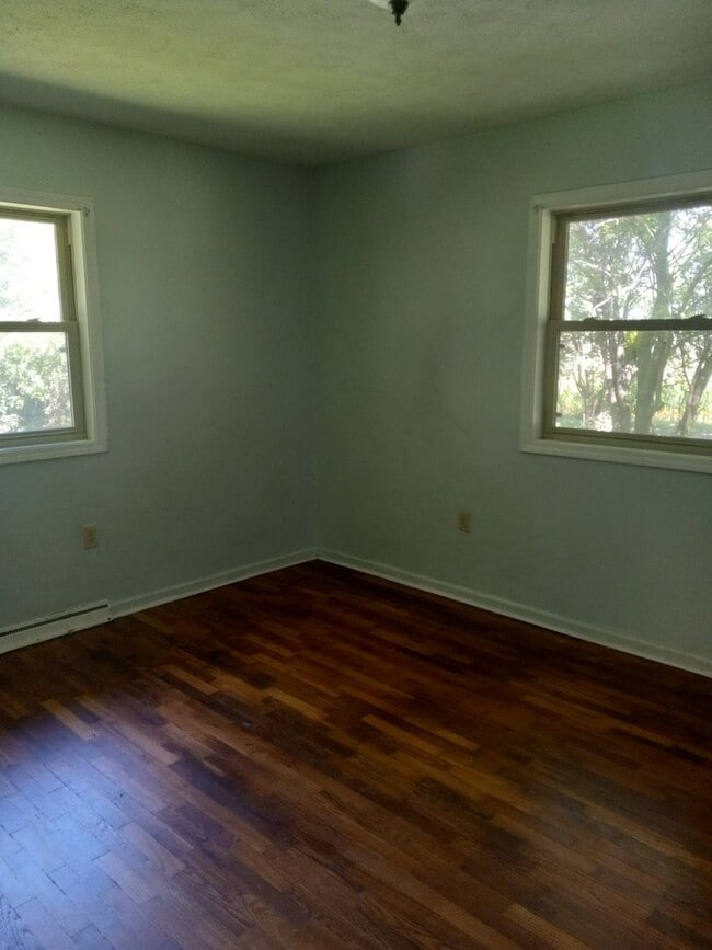 Building Photo - Three Bed, One Bath Brick Ranch in Benton ...