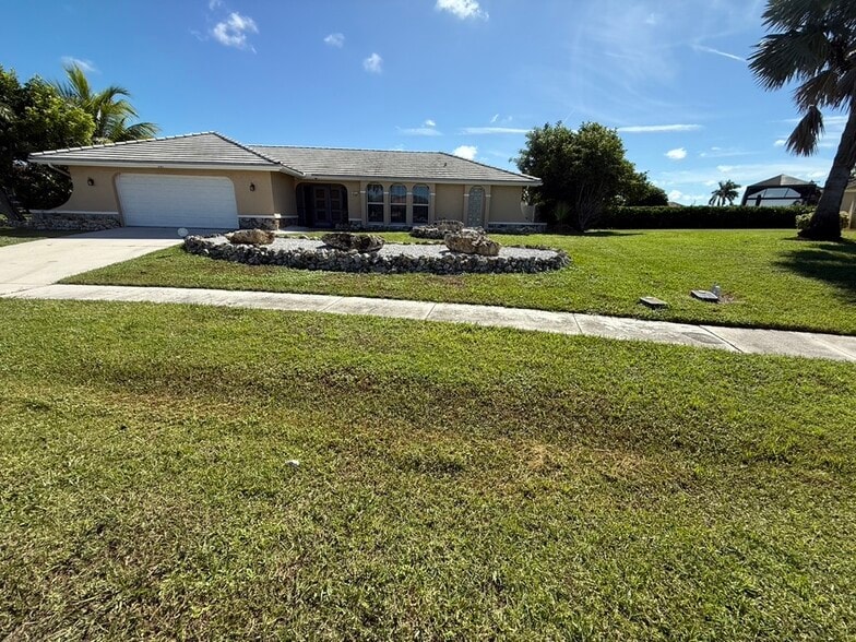 Building Photo - 381 Ortega Ln