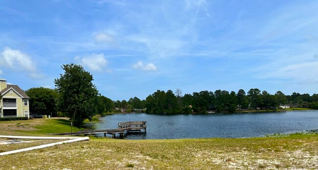 Building Photo - 2 Bed/2 Bath, Gated Community, Close to Sh...