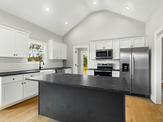 Building Photo - 303 Lee Ln