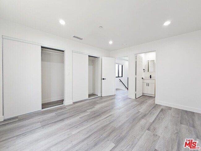 Building Photo - 4110 Normandie Ave