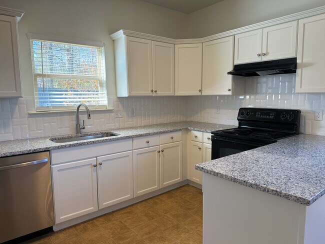 Building Photo - 1252 Washington Dr