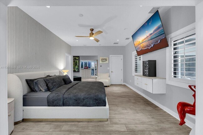 Building Photo - 231 Fluvia Ave