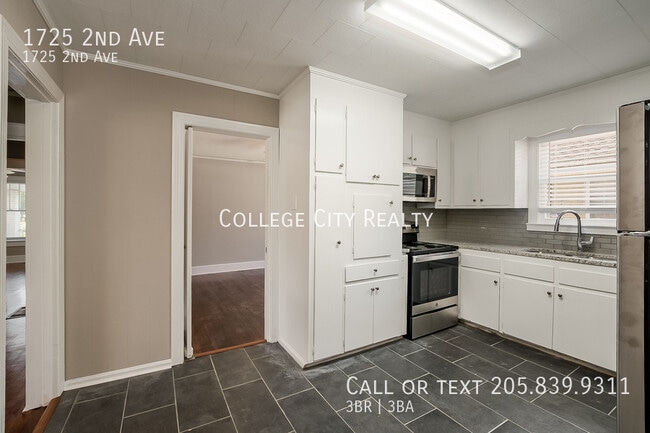 Building Photo - 1725 2nd Ave