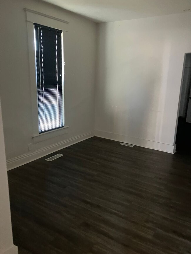 Building Photo - 803 E Washington St