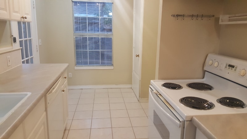 Building Photo - 3251 Rosebank Dr