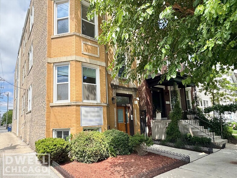 Building Photo - 2816 N Troy St