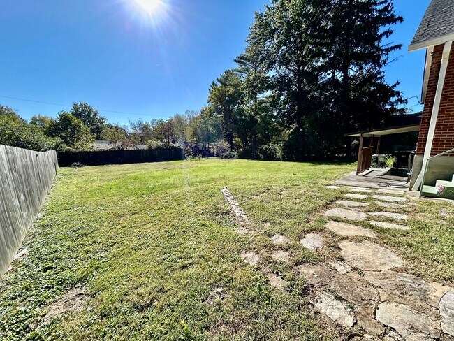 Building Photo - Amazing Home in Tahoma Terrace!
