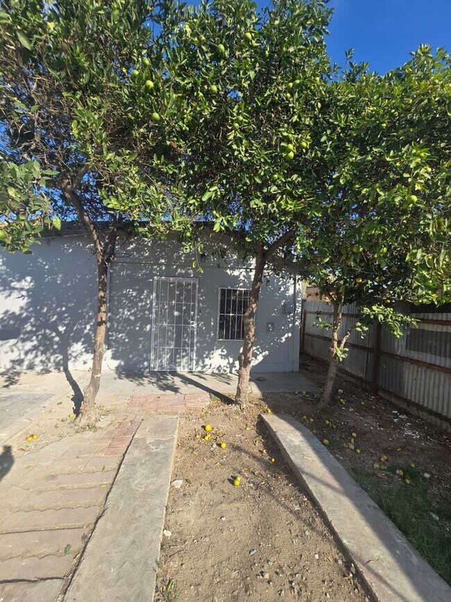 Building Photo - Sycamore Rd