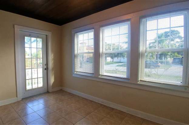 Building Photo - 415 Greenbriar Dr