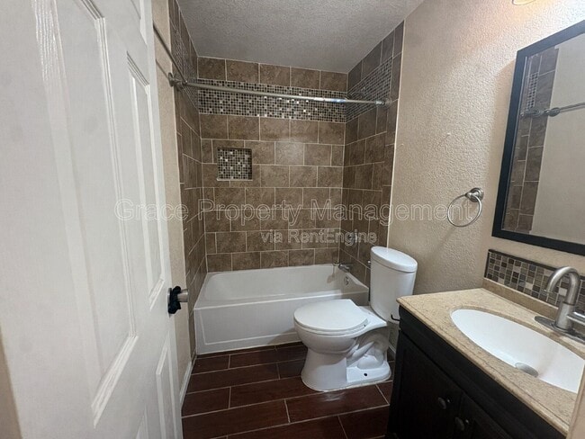 Building Photo - 10782 E Exposition Ave