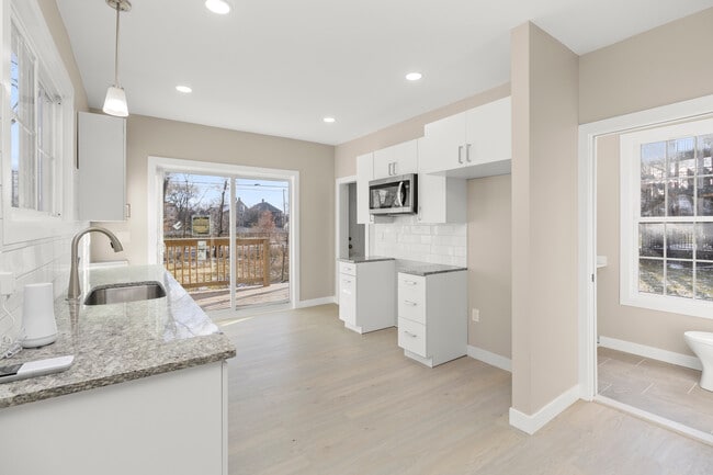 Building Photo - 324 East Bethune Street