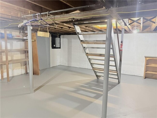 Building Photo - 25 Thurston Ave