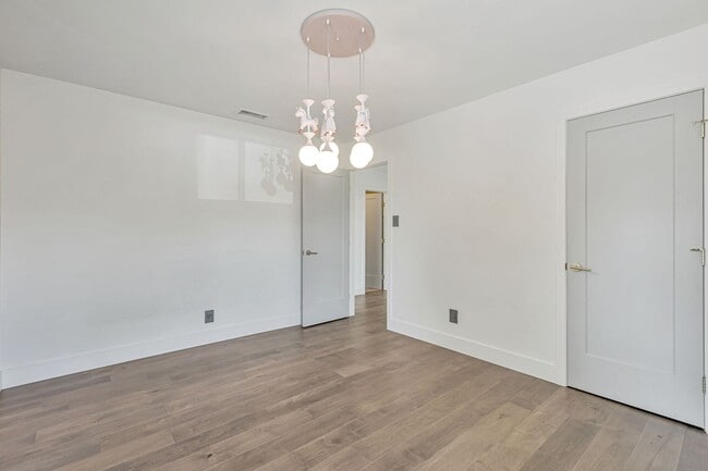 Building Photo - Remodeled Home in near Downtown Mountain View
