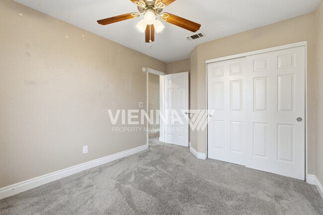 Building Photo - 2212 Thurton Dr