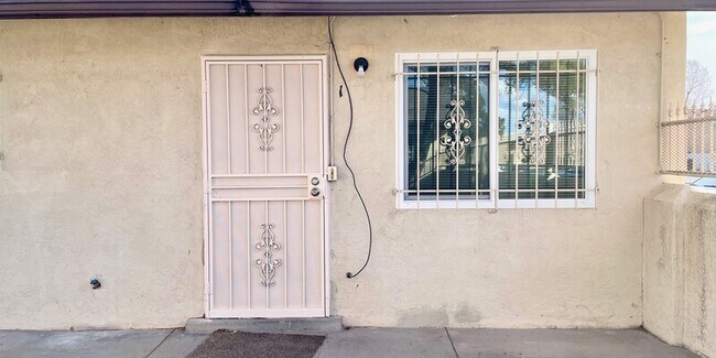Primary Photo - 620 Alcazar St SE