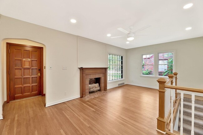 Building Photo - 230 S Minneapolis St