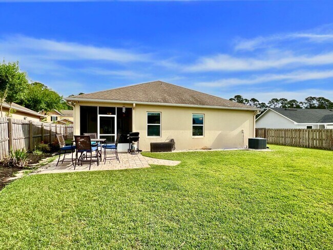 Building Photo - 5 bedroom home with fenced in yard!!!