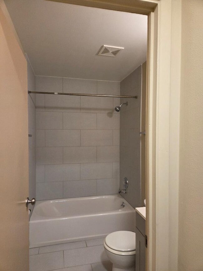 Building Photo - 20-32 Church St - 32-9