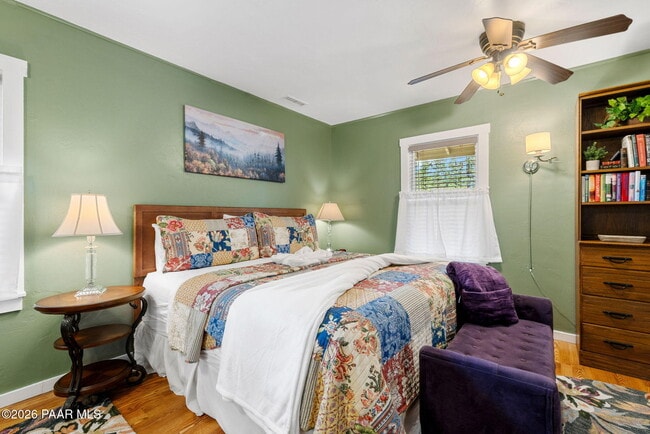 Building Photo - 805 Canyon Dr