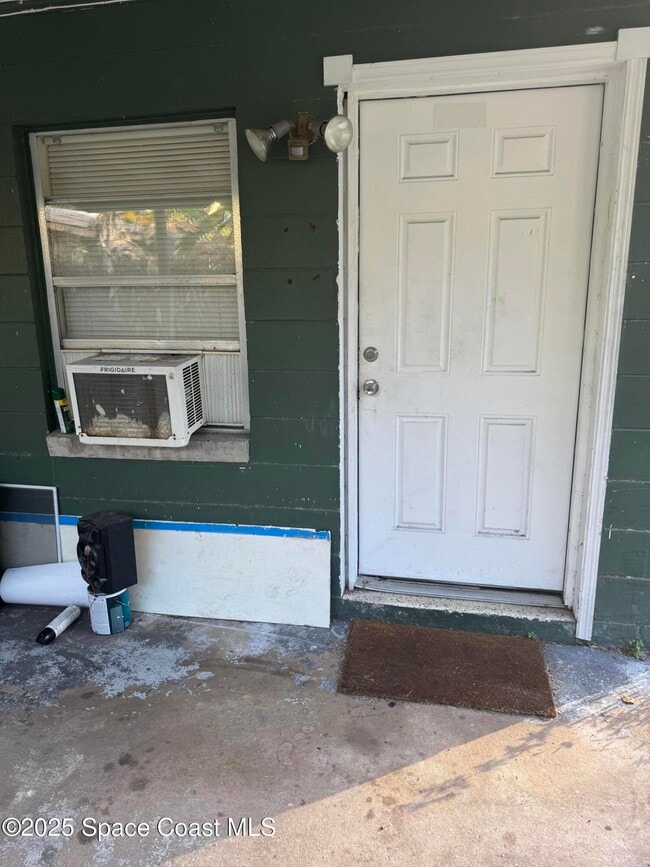 Building Photo - 358 Palm Ave