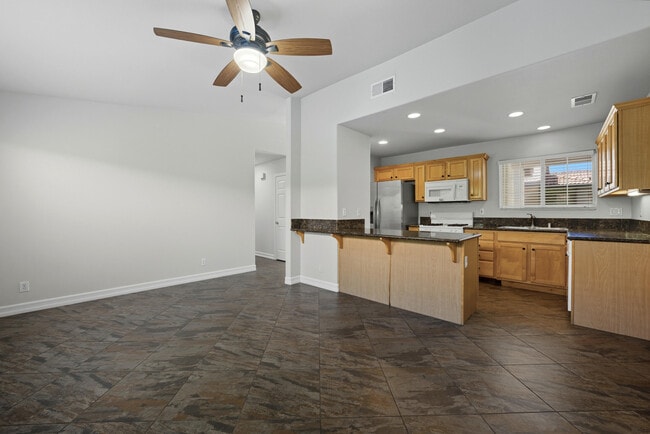Building Photo - 51780 Avenida Velasco