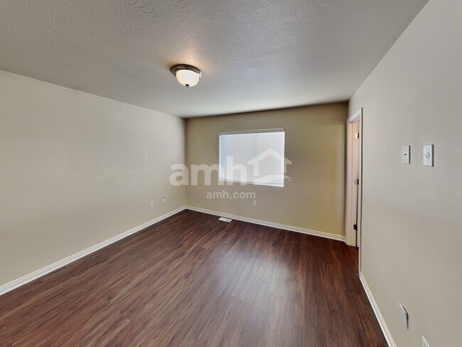 Building Photo - 1991 W 550 N